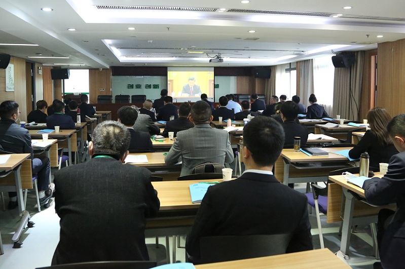 1614257947727375.jpg 观看全国脱贫攻坚表彰大会.JPG