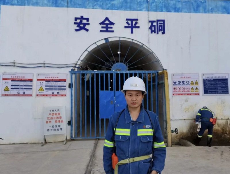 1753147001882682.jpg 石治均在大竹园采矿项目考察学习.jpg