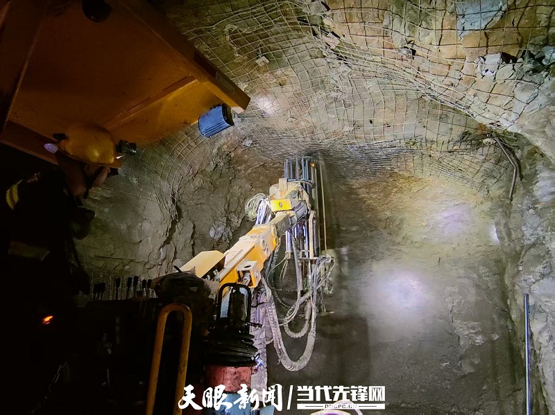 1769139828846548.jpg 井下采区帮顶作业施工现场.jpg