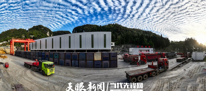 1769139863200326.jpg 摩天冲磷矿今年新增中长距离大电池新能源大卡公路运输.jpg